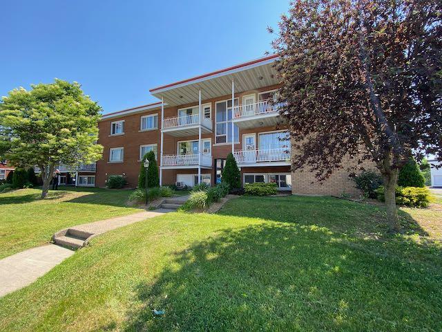 One-Bedroom (3.5) - 103-105-111 Rue Bouchard, Granby