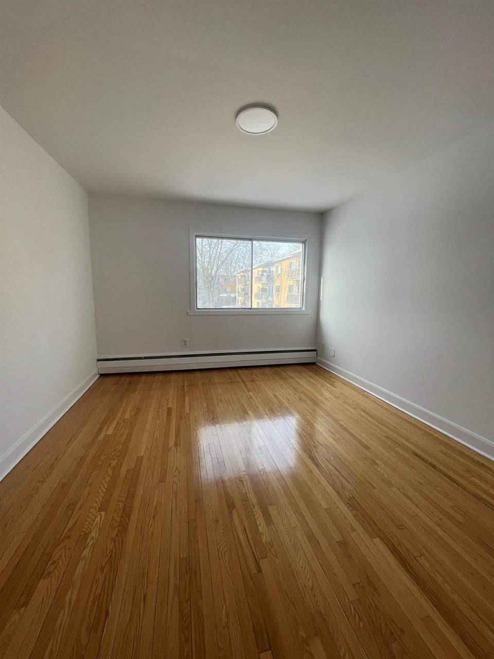 1 CH - 1 SDB - Montréal - $1,300 /mo