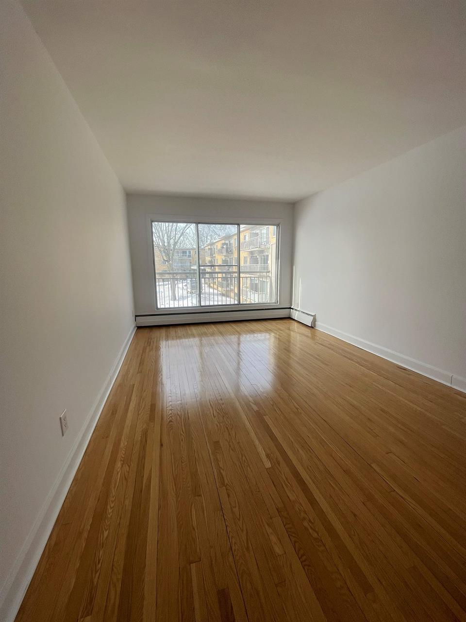 1 CH - 1 SDB - Montréal - $1,300 /mo