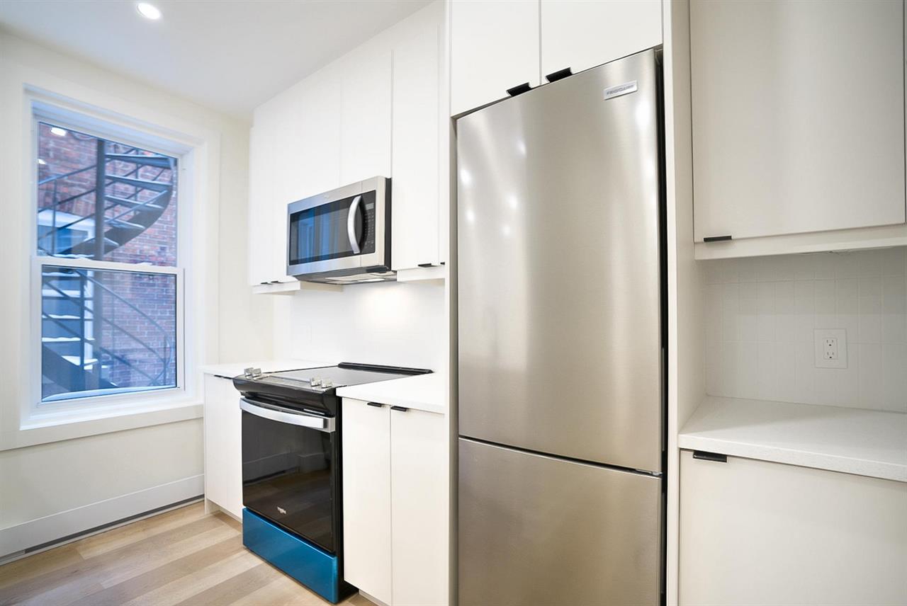 #12, 1 Bed, 1 Bath - 2112 Claremont, Westmount