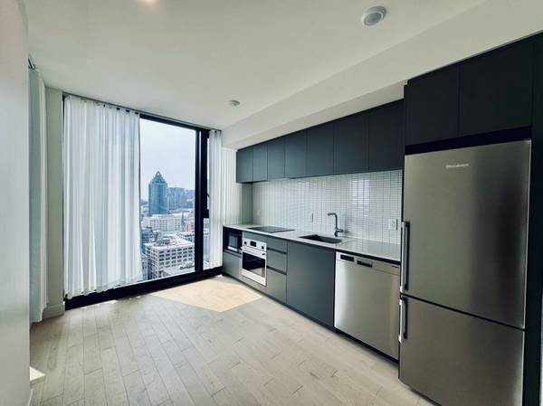 •*¨*•.¸¸ LUXURY One-Bedroom 3-1/2 3.5 Downtown Maestria w/ Balcony