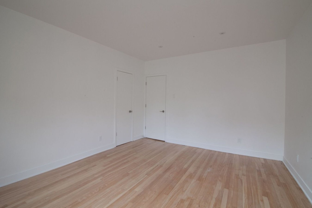 Brand New 4 1/2 Semi-furnished Apartment