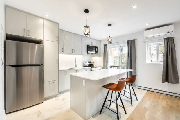 MAGNIFIQUE 4 1/2 REVOVE STYLE CONDO