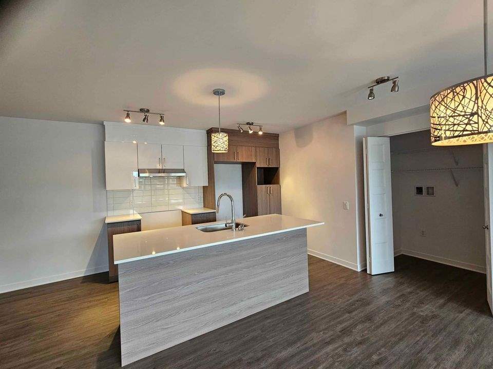 2 CH - 1 SDB - Laval - $2,000 /mo