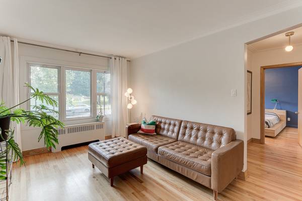 3 chambre Rosemont-Parc beaubien, stationnement+ cour