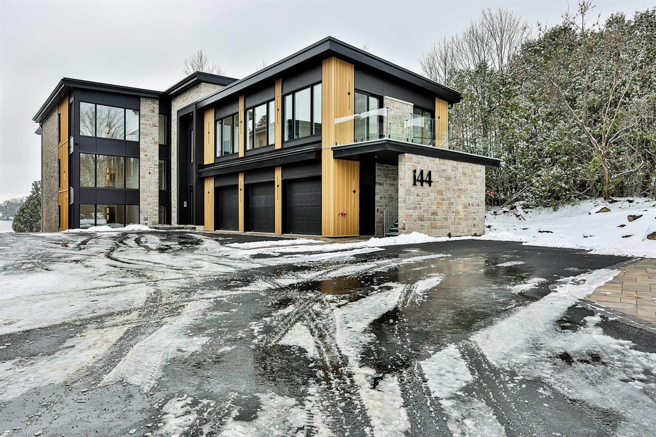 Magnifique Condo Au Bord Du Lac