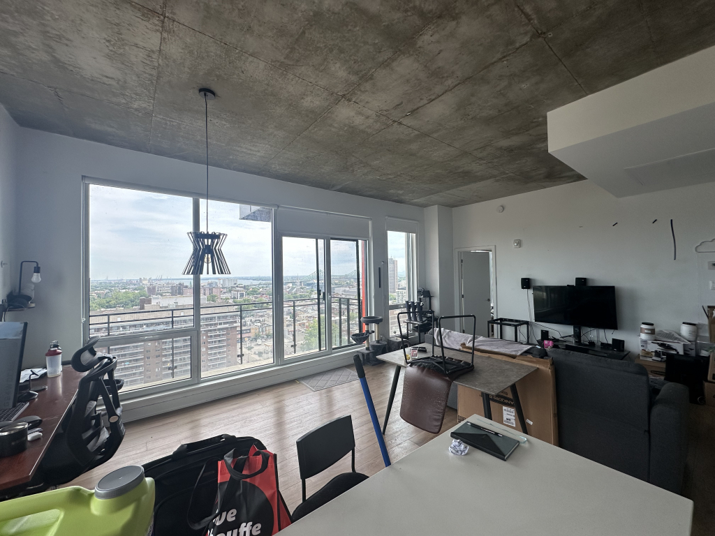 Condo Style Penthouse 4 1/2