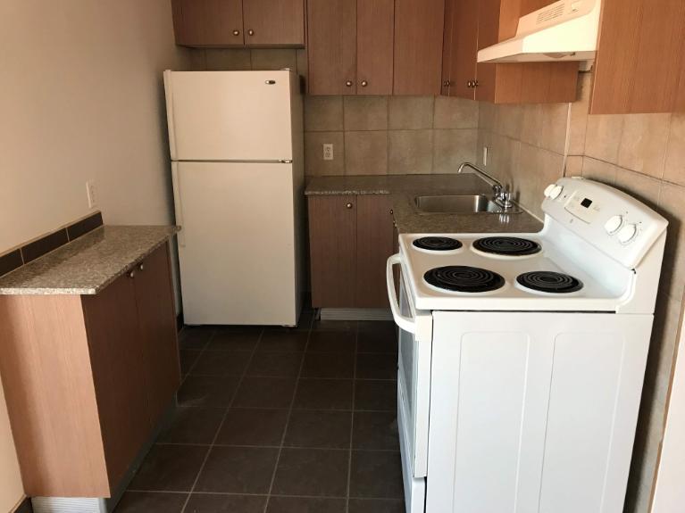 1 CH - 1 SDB - Montréal - $1,300 /mo