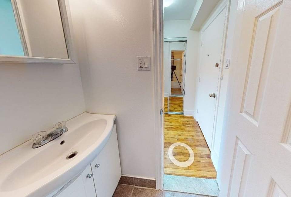 Bright Pet-Friendly 3.5 In Lachine