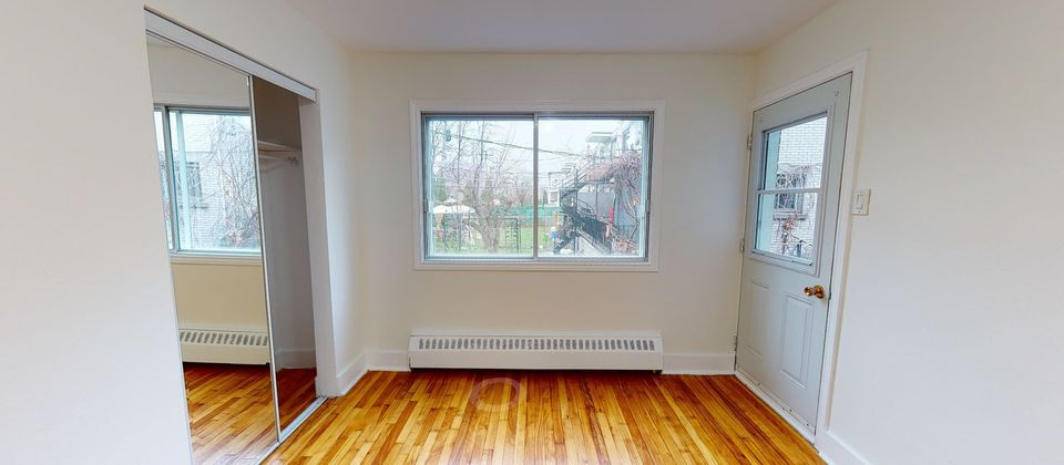 Pet-Friendly 4.5 Apartment In Lachine