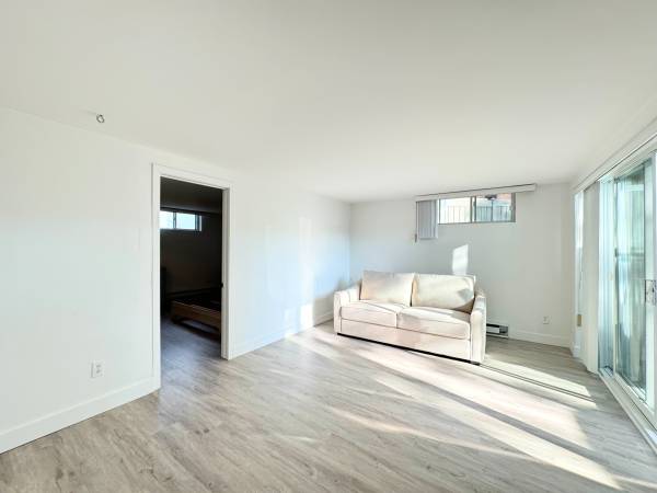 Beautiful and Large apartment for rent 3 ½ Chomedey Laval