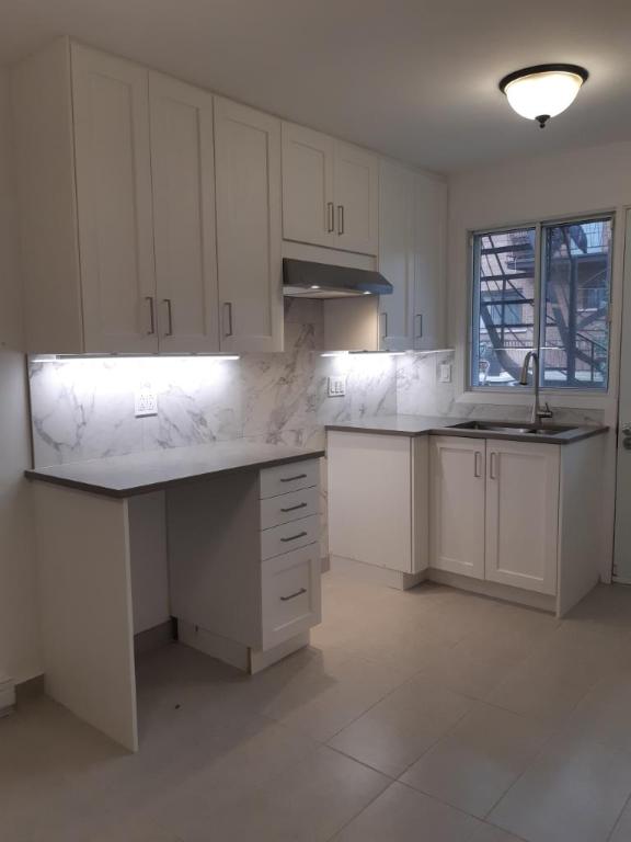 5 1/2 - Montréal (Saint-Leonard) - $2 500 /mois