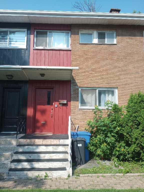 Townhouse for Rent in Beaconsfield, Qc.