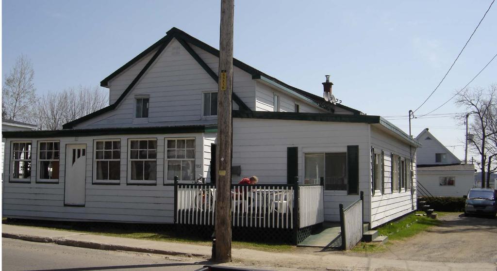 CHA'MBRE À LOUER À SAINT-AGATHE-DES-MONTS,PRÈ.S DE TOUS LES SERVICES