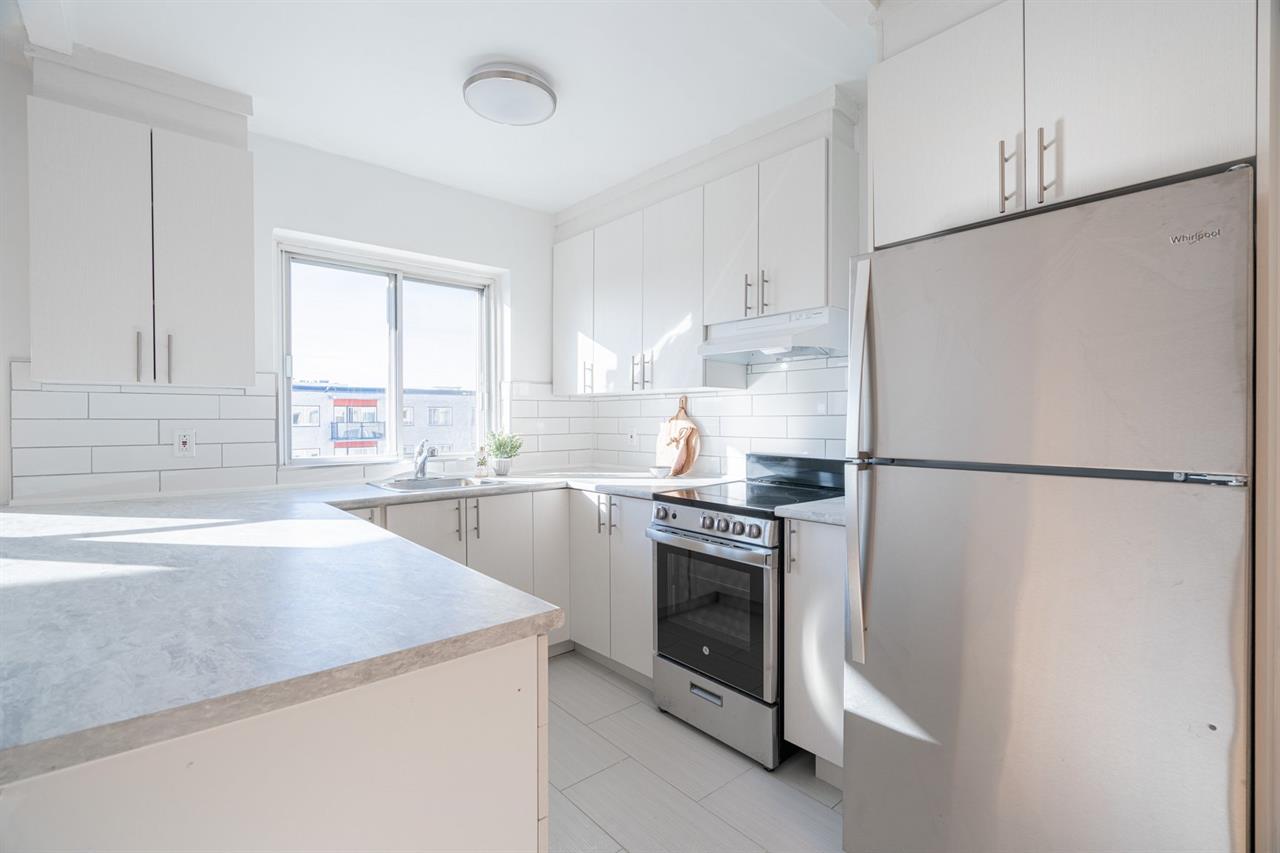 Renovated 2-Bedroom Apartment - Available Now - 390 Boul. Côte-Vertu, Montréal