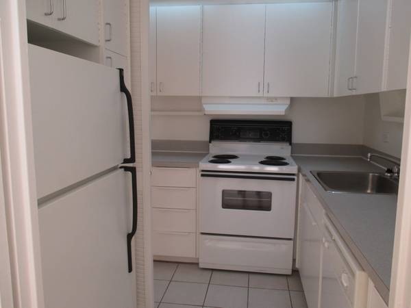 Apartment on 6th floor available now! (#604)