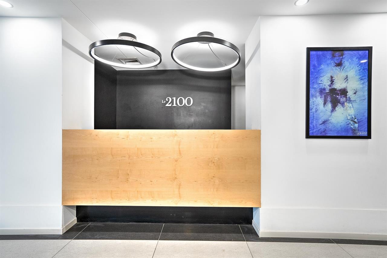 Studio - 2100 Boulevard De Maisonneuve West, Montréal