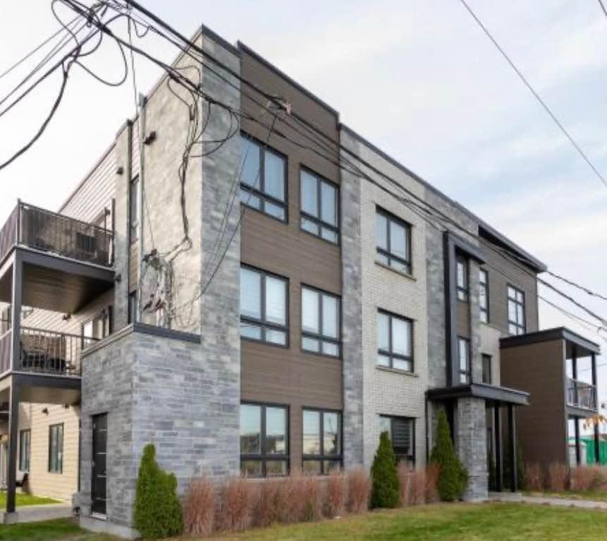 GRAND CONDO À LOUER À LAVAL 3 1/2*** AU COEUR DE LAVAL **