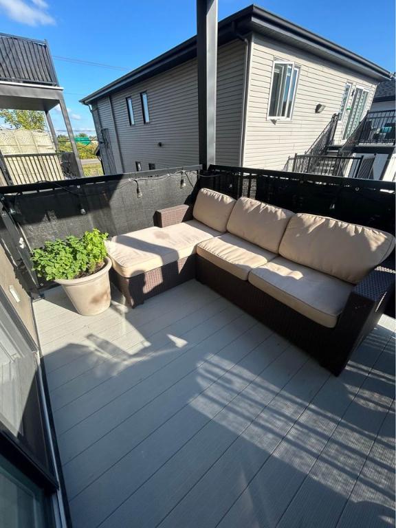 GRAND CONDO À LOUER À LAVAL 3 1/2*** AU COEUR DE LAVAL **