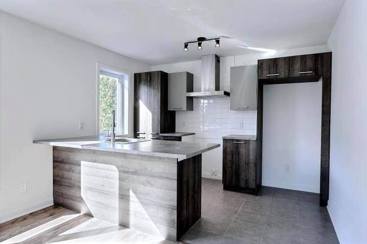 GRAND CONDO À LOUER À LAVAL 3 1/2*** AU COEUR DE LAVAL **