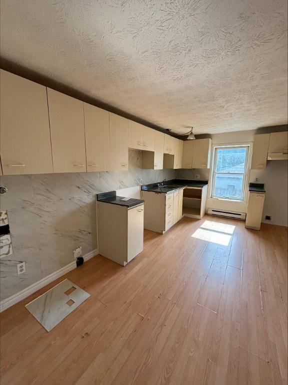 2 CH - 1 SDB - Windsor - $850 /mo