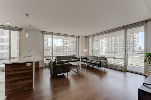 Marquise Laval spacious corner unit