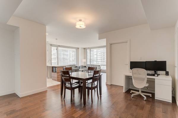 Marquise Laval spacious corner unit