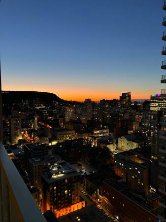 Montreal Furnished Condo Rental - 30th Floor Studio, Cityscape Views