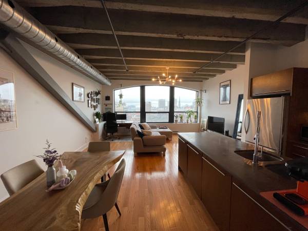 Luxury Spacious Smart 1B1B Condo in Place des Arts