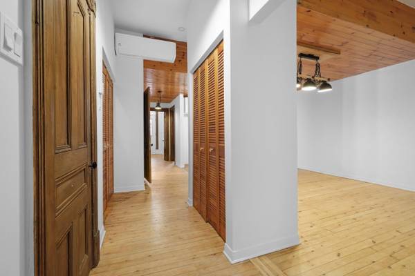 AVAILABLE Renovated apartment 2 bedrooms + office Plateau-Mont-Royal