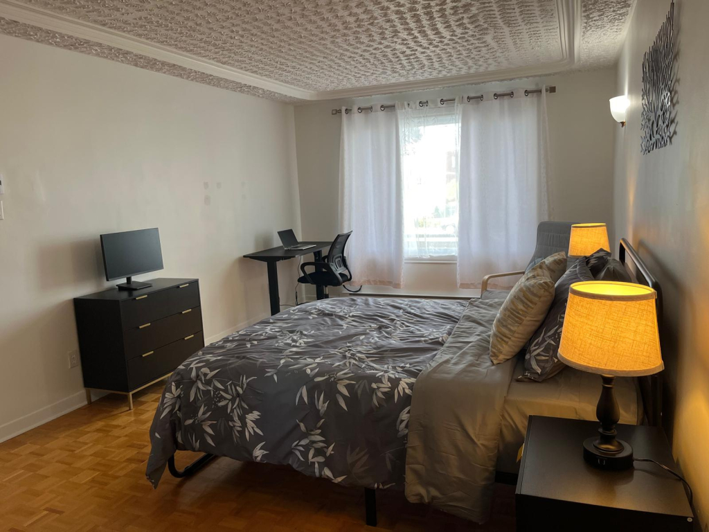 Très Grande Chambre Privée A Louer