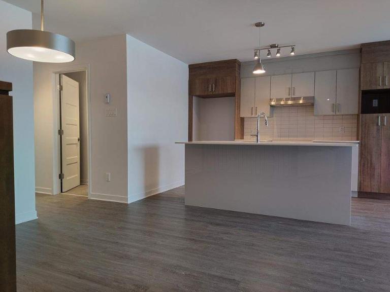 2 CH - 2 SDB - Laval - $2,150 /mo