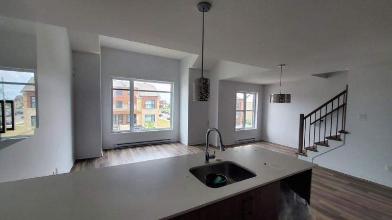 2 CH - 1 SDB - Laval - $2,250 /mo