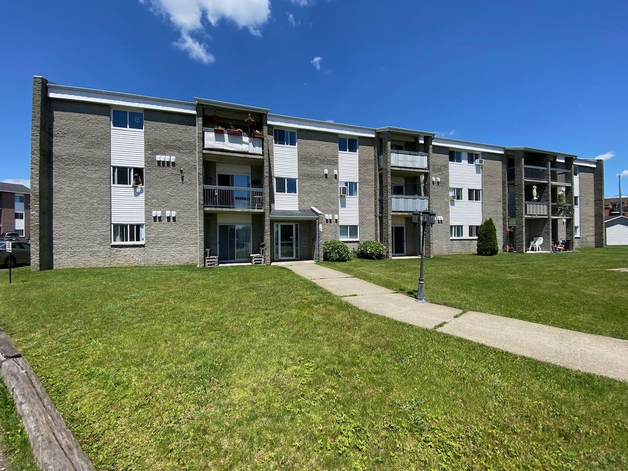 Two-Bedroom (4.5) - 759 Rue Bussière, Granby