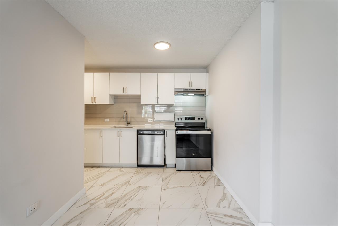 Sunny And Spacious 1 Bedroom Apartment - Saint Laurent - 135 Boulevard Deguire, Saint-Laurent