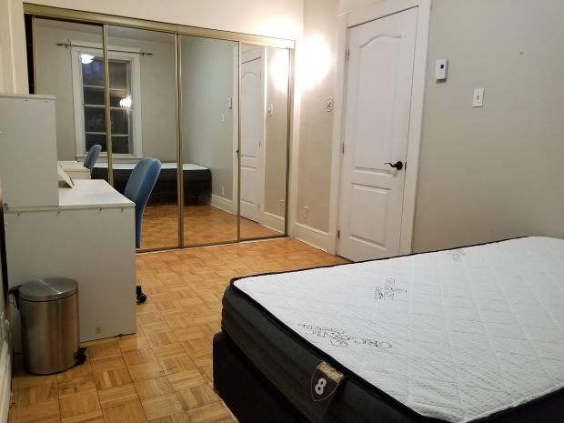 Grande Chambre à Louer En Colocation