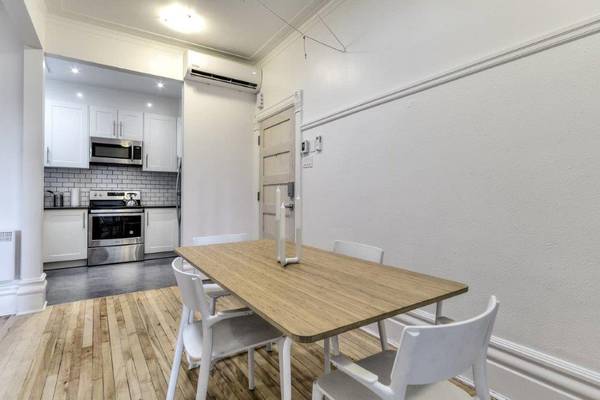 Montreal Furnished Apartment Rental - Elegant 1 Bed, 1 Bath, Balcony