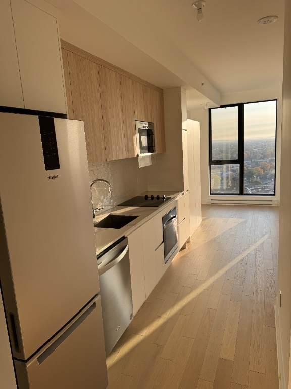 Condo NEUF Appartement Loft a Louer PRÈS DU MÉTRO LONGUEUIL