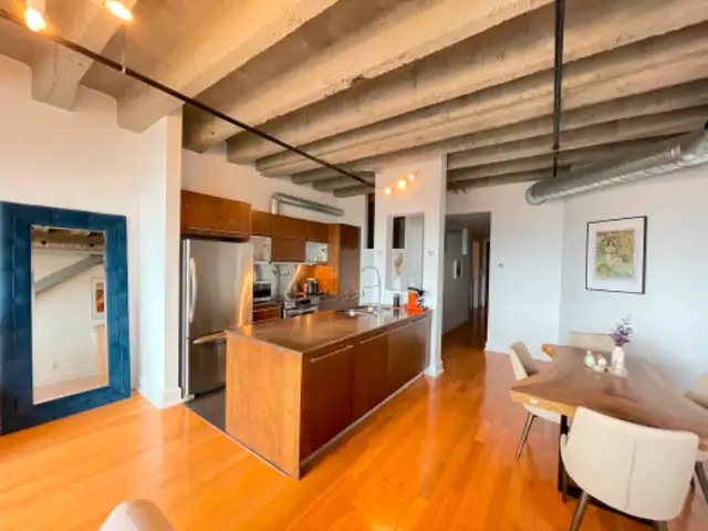 Place-Des-Arts - Superb 1 Bedroom Loft