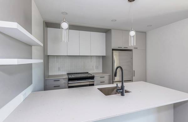 Spacious 3 1/2 in the heart of Outremont