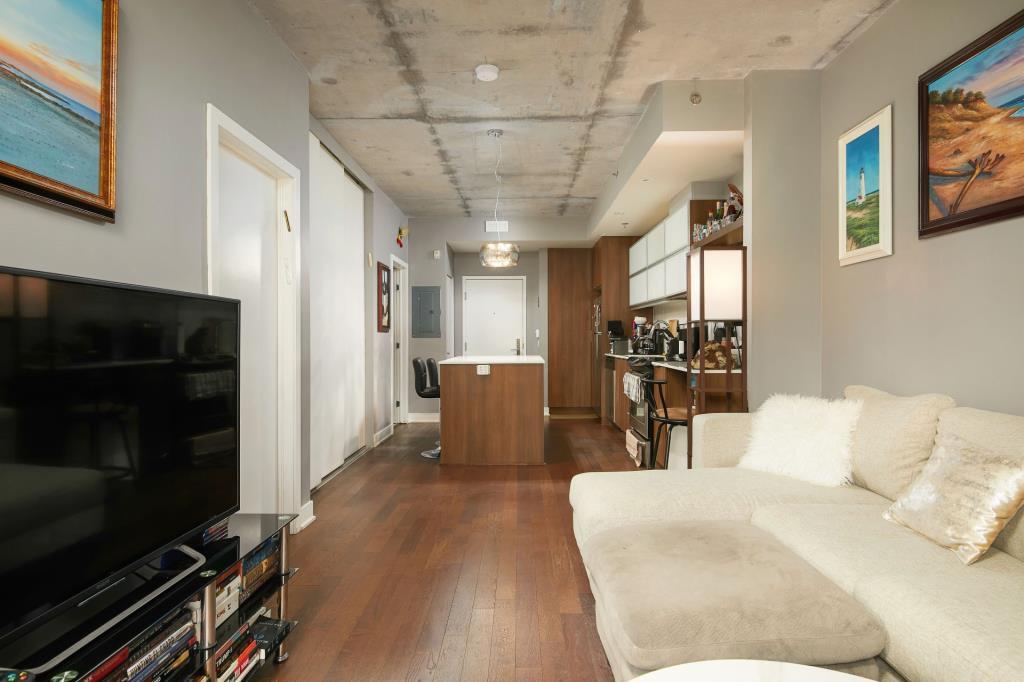 1 Bedroom - 5077 Rue Paré, Montréal