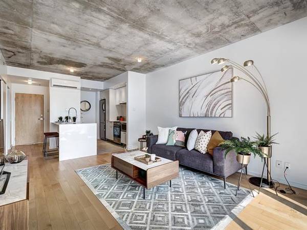 Modern 1 bedroom on Ste-Catherine west