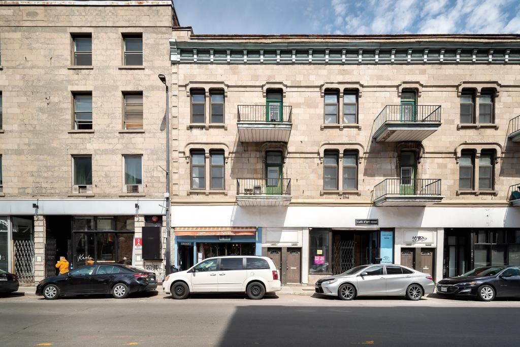 3 Bedroom - 1219 Rue Atateken, Montréal