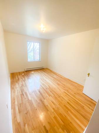 4 1/2 APARTMENT FOR RENT in CDN, MONTREAL (available now)!