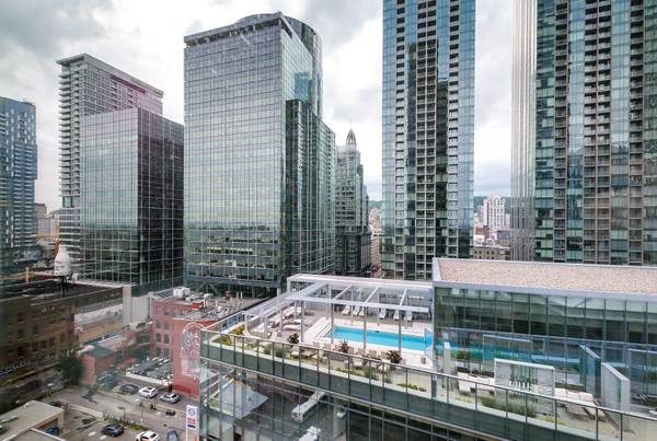 furnished brand new 1 bdr condo Downtown MTL - BELL CENTRE