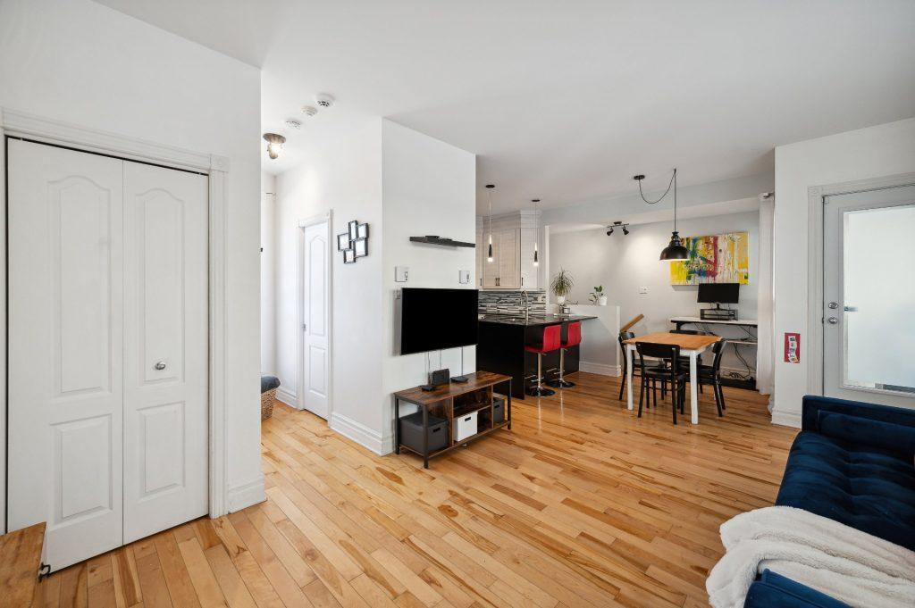 Joli appartement sur 2 étages - 2 cc et 2 sdb (4 1/2) au coeur d'Hochelaga