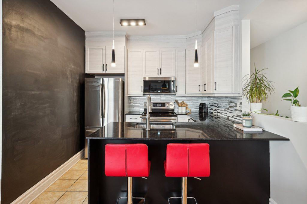 Joli appartement sur 2 étages - 2 cc et 2 sdb (4 1/2) au coeur d'Hochelaga