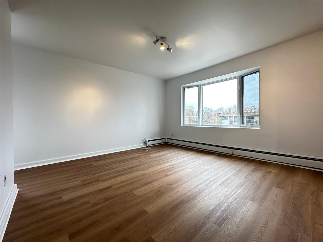 Appartement Longueuil (Le Vieux-Longueuil) À Louer