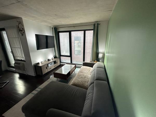 Furnished Griffintown 1 Bed Condo (3.5) with Pool & Gym