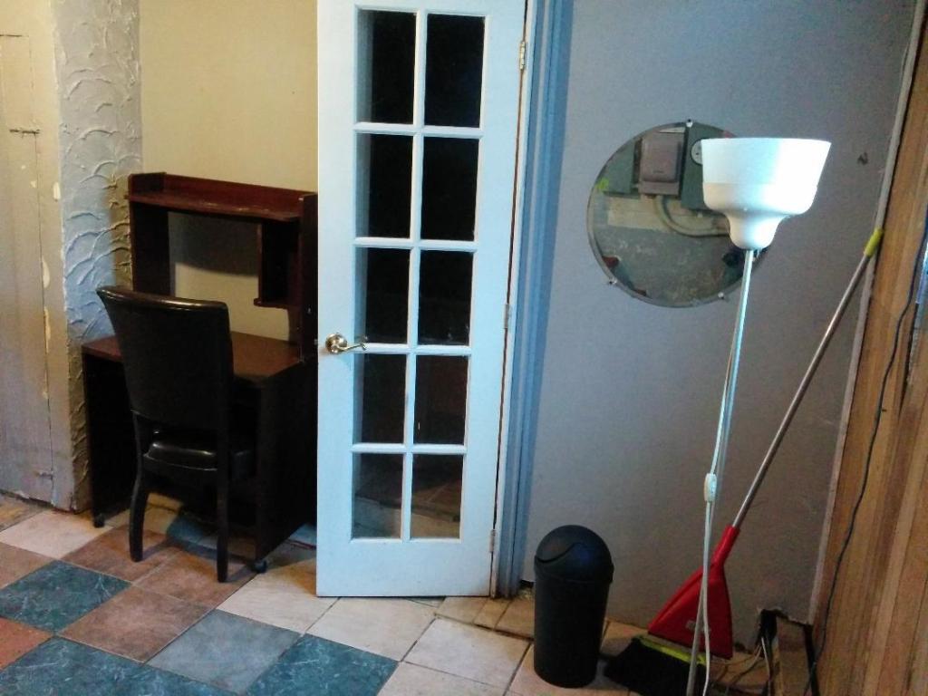 Appartement garçonnière bachelor's, metro Longueuil, tout inclus